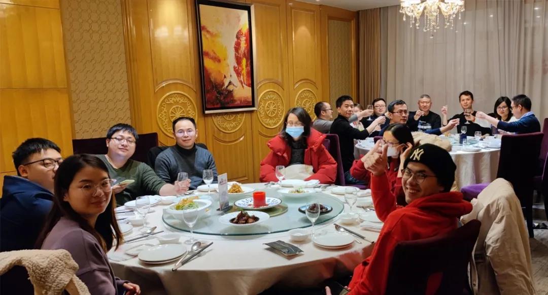 齊心協(xié)力，乘風(fēng)破浪！聚集夢想，贏在未來！